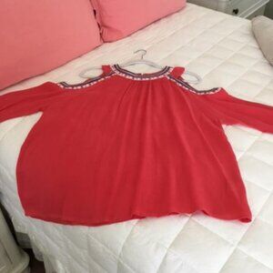 Blouse . Cold shoulder